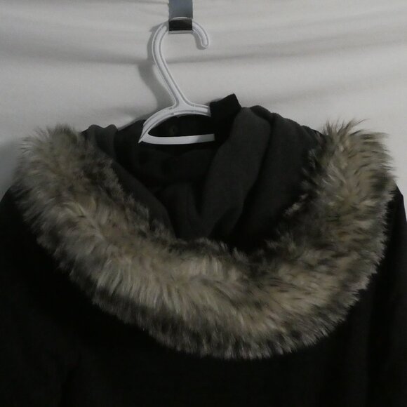 BENCH | xs - extra small | Black Winter Jacket W/ Thumbholes | Removeable Hood - Picture 16 of 16